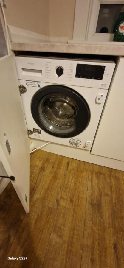 Archillects Entire Two Bedroom Comfy House - Free Parking Glasgow Bagian luar foto