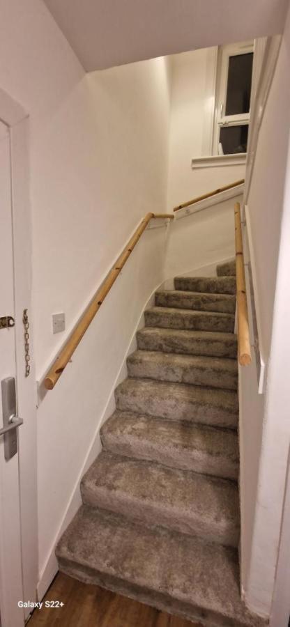 Archillects Entire Two Bedroom Comfy House - Free Parking Glasgow Bagian luar foto