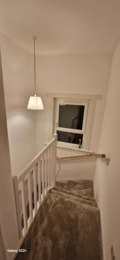 Archillects Entire Two Bedroom Comfy House - Free Parking Glasgow Bagian luar foto