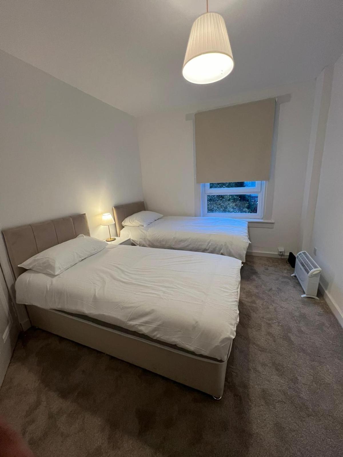 Archillects Entire Two Bedroom Comfy House - Free Parking Glasgow Bagian luar foto